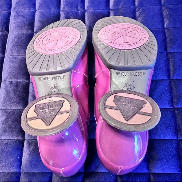 Fluevog Enneagram Enthusiast Vintage T-Strap Heel in Purple Patent - Picture 7 of 10